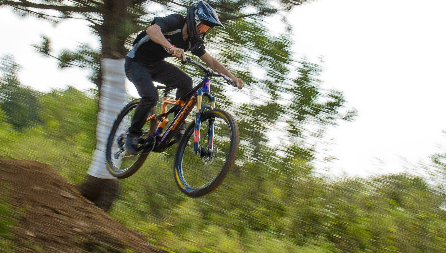 Leichten Apexflux Summit Mid-Drive Electric Mountain Bike (374Wh 19.2KG)
